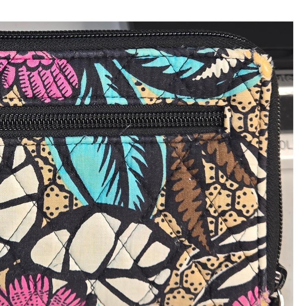 Vera Bradley Turn Lock Wallet Floral Quilted Zip Around Clutch Flaws - Picture 15 of 16